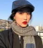 Casquette de célébrité femmes Faux cuir béret femmes 039s automne hiver casquette à bords courts britannique avant chapeau Tetro mode Joker coréen 6798708