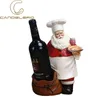 Racks de vinho de mesa em pé Chef Estátua de Natal Papai Noel Escultura Garrafa Titular Prateleira Stand Display Bar Cave Despensa Resina 231213