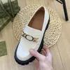 Chaussures habillées de luxe Mocassins Designer Femmes Chaussures plates décontractées Petites chaussures en cuir Mode Ringer Chaussures tout-match Boucle en métal de haute qualité Chaussures simples