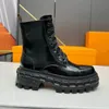 Kayıt Chelsea Boot Siyah Cam Buzağı Deri Elastik Yan Paneller Kadın Tasarımcı Platformu Çöl Boot Ayakkabıları Moda Kayıt Boot 06