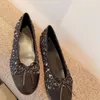 Klasik Tasarımcı Elbise Ayakkabı İlkbahar ve Sonbahar% 100 Cowhide Bale Daireler Dans Modası Kadın Siyah Düz Tekne Ayakkabı Sandal Lady Deri Tembel Somunlar 668K