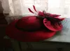 Burgundy White Veil Wedding Hat Fairy Flower Mesh Fascynator Fedora Hat Elegancki damski koktajl panny młodej na główce 20209606320