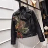 Schicke Damen-Jacke aus Kunstleder mit Blumen- und Paillettenstickerei, kurzer Lokomotiv-PU-Mantel, Diamanten, Perlen, Umlegekragen, Reißverschlüsse, Streetwear 231212