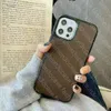 Модные кожаные чехлы для телефонов для iPhone 15 Pro Max 14 13 12 11 L mini XR 7 8 PLUS Letter Brown с цветочным узором Задняя крышка Роскошный защитный чехол для мобильного телефона с полным покрытием