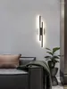 Lámpara de pared 2023 Zhongshan Diseño moderno Lámparas de metal LED decorativas para interiores Dormitorio Iluminación brillante dorada