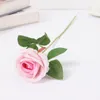 赤いバラの絹の人工バラ白い花バレンタインデーギフトウェディングデコレーション屋内装飾のための偽の花
