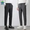 Pantaloni da uomo Abito da uomo elasticizzato Slim Business Office Non stirabile Elastico in vita Classico coreano Grigio Pantaloni casual Taglie forti 40 42 231212