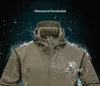 Męskie kurtki na zewnątrz taktyczna kurtka turystyczna Mężczyźni Shark Skóra miękka ubrania z klimatyzacją wiatrówki samiec lotu na masce wojskowe polar 231212