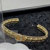 Bracciale in ottone classico di lusso di design Bracciale francese con doppia lettera intarsiata con strass Bracciale con ciondolo da donna in rame di alta qualità Consegna alla madre un regalo di gioielli di moda