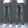 Jeans da uomo 2024 Pantaloni da uomo in denim vintage elasticizzati a vita alta dritti gamba stretta blu chiaro pantaloni di qualità slim fit streetwear