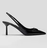 Sivri slingback ayak parmakları pompalar slingback elbise ayakkabıları logo plakası siyah deri kadın düğün lüks moda tasarımcısı p66g#