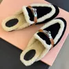 Sandals Fur mulas sapatos para mulheres escorregam em baixo salto ao ar livre de inverno 2023 Designer de luxo Slides Warm Slides Office 231212