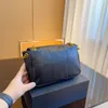 10a högkvalitativa läderkedjesäckar förföljer kvinnor axelkvinnas väskor designers handväska handväskor plånbok crossbody designer väska dhgate dyra