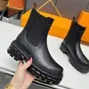 Kayıt Chelsea Boot Siyah Cam Buzağı Deri Elastik Yan Paneller Kadın Tasarımcı Platformu Çöl Boot Ayakkabıları Moda Kayıt Boot 06