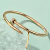 2024 Lovers ongles Bracelet Femmes Concepteur en acier inoxydable Cuff Bangle Open Nails In Hands Christmas Gifts For Girls Accessories Wholesale Best Quality