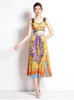 Tvådelklänning Guld Summer Fashion Designs kjolar Set Women Outfits Indie Folk Print Sexig Två stycken Spets Croped Top Pleated kjoldräkt 231213