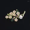 Broschen Jade Angel Wintersweet Flower Brosche Zierliche Imitationsperle Zirkonia Pins Schmuckzubehör für Kleidung