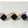 Four Leaf Clover Ring Designer Jewelry Rings Woman Wedding Ring Couple Gift Engagement Party Loves Fashion Luxury Natural Shell Re198N