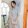 Etnisk klädnyhet kvinnor höst mode retro broderi cheongsam kort ärm sexig bröllop kväll fest klänning vintage knapp qipao