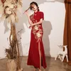 Abiti da sposa tradizionali cinesi Cheongsam Abiti da sposa a sirena con collo alto Sweep Applique Abito da sposa rosso vino