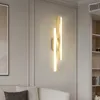 Lámpara de pared 2023 Zhongshan Diseño moderno Lámparas de metal LED decorativas para interiores Dormitorio Iluminación brillante dorada