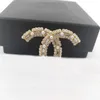 2022 Broche de charme de qualidade de luxo Design simples com diamante brilhante em ouro 18k Ter carimbo de caixa PS7298A178G