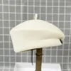 Berety dla kobiet 100% wełny kaszmirowy luksusowy projektant mody liter M 56-58 Regulowane czapki Tweed Vintage Casual Caps Style studenckie dla kobiet Kobieta unisex wiosna zima