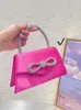 Bolsas de noite Bolsas de embreagem francesas vintage para mulheres 2023 Bow Diamonds Silk Satin Square Bags Chain Crossbody Bags Bolsa Celular Bolso T231214