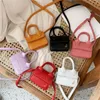 Handväskor barns handväska för tjejdesigner lyxväska söta fyrkantiga väskor plånböcker och handväskor mini crossbody väska myntpåse för flickor 231214