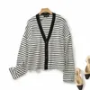 Kvinnors stickor 2023 Fashion Exducite Button Loose Stripe Knit Cardigan tröja Retro Långärmad V-Neck-kappa Chic Top