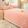 BEDSPREATH 1PC Vintermjölk sammet förtjockad varmt lakan Bäddstrålning Singel Double Soft Tun Fold Madrass Toppers Tatami Floor Quilted Mat 231214