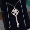BLING Flower Diamond Female Key Pendant Necklace For Women Designer Halsband Kvinna Män klassisk inlagd T Par smycken Valentins party Blue Gift Box Luxury Brand