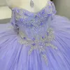 Sparkly Lavanda Abito stile Quinceanera 2024 Abito di sfera Appliques Pizzo Perline Paillettes Gonna gonfia Dolce 16 Abito Abiti 15 de