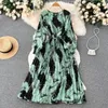 Lässige Kleider Retro-inspiriertes gedrucktes Kleid enge Taille Retro Print Maxi mit Laternenhülsen hoher Taillengürtel Frauen-A-Linie