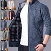 Vestes pour hommes M-4XL automne/hiver nouveaux hommes en peluche épaisse veste tricotée col montant pull avec fermeture à glissière Cardigan veste chaude 231214