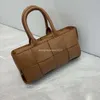 Monedero Cesta de cuero Mujeres Arco Bolsas Vbottega 2023 Nuevo Tote Tejido de mujer Diseñador de gran capacidad Bolso de mano cruzado de un solo hombro KX08