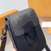 Axelväska designer väska crossbody väska messenger väskor män kvinnors lås vertikal bärbar plånbok handväska lyxväska telefonrummet taurillon läder