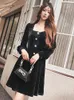 Robes décontractées Dabuwawa Velvet Robe noire Sweetheart Cou Vintage Automne 2023 Femmes Luxe Dot Diamants Empire Jupe plissée DM1CDR011