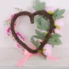 Dekorativa blommor konstgjorda hjärtkransformade blommor Alla hjärtans dag simulerade Dead Branch Love Garland Wedding Wall Hanging Decor