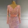 2024 Abito da sera a sirena con paillettes rosa Donne lunghe a V-Neck Women Prom Abiti formali Arabo Dubai Robe de Soiree Customed