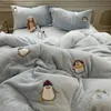 Conjuntos de cama Kawaii Bordado Inverno Conjunto Luxo Super Macio Quente Fleece Único Duplo Duveta Quilt Capa Folha 4 PCS Home Têxtil 231213