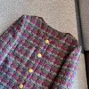 2024 Весна Фиолетовый твидовый пиджак в клетку с длинным рукавом, круглым вырезом и двойными карманами, однобортные куртки, пальто, короткая верхняя одежда Z3D1252673