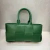 Monedero Cesta de cuero Mujeres Arco Bolsas Vbottega 2023 Nuevo Tote Tejido de mujer Diseñador de gran capacidad Bolso de mano cruzado de un solo hombro KX08