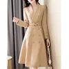 Trench Coats de Femme 2024 Spring Autumn Femmes Brillbreaker Mabrement de la mode Mode Mode Double Bread Slim Feminino I171