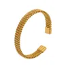 Nuovo bracciale aperto a maglia piatta intrecciata in acciaio inossidabile per uomo e donna, bracciale minimalista e versatile a forma di C, placcatura in oro 18 carati