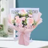 Bouquet di fiori decorativi all'uncinetto con composizioni floreali leggere lavorate a mano a maglia per festival, matrimoni, anniversari, feste di compleanno