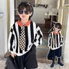 2024 Spring Kids Vertical Stripe Sweatshirt Fashion Boys Lapel Långärmad avslappnad Pullover Children Fake Two Piece Pants Z6016