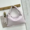 Borsa a mano da donna lavorata a maglia Tote Hop Capacità Borsa da donna firmata Borsa a tracolla da donna Borse in pelle di vacchetta Vbottega Grande 2023 Un autunno/inverno Nuove borse 1 K02N