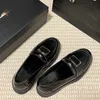 Loafers skor designer små läderskor faller läder ringer all-match högkvalitativ kvinnor oxford singel fot metall spänne svart enskon balettlägenheter