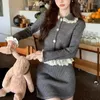 Robe en deux pièces Fashion coréenne Set Femme Femmes College Style Single Breasted Long Laceve Lace Cardigan Top et Mini Jirt Gris Girls Mignon